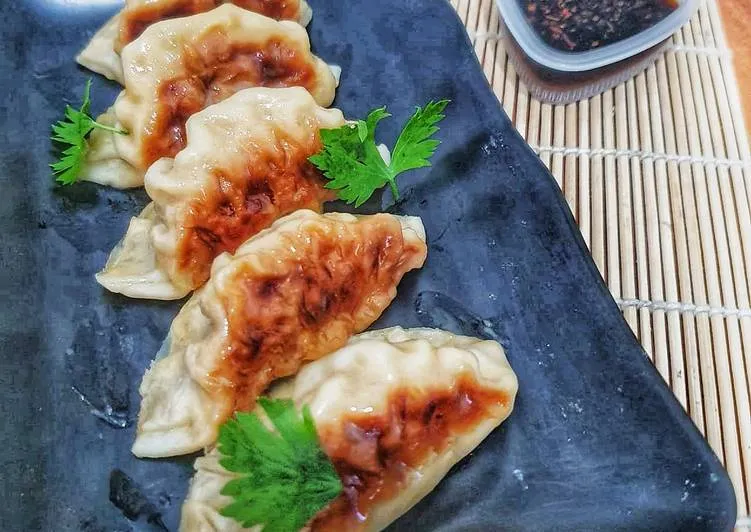 7 Resep Gorengan dari Kulit Pangsit. Tinggal Gulung Lalu Cemplang-Cemplung ke Minyak Panas 13