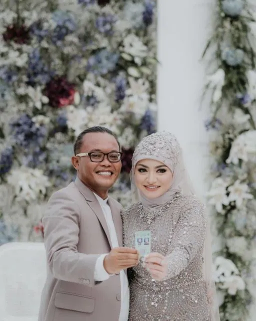 10 Detail Pernikahan Sule-Nathalie Holscher. Meriah bak di Taman Bunga dengan Mahar Rp200 Juta! 12