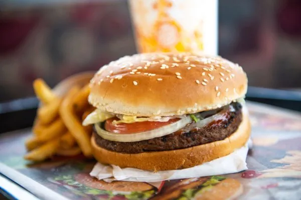 Viral Ajakan Burger King untuk Membeli Makan di McD dan Strategi Cause Marketing di Baliknya 5