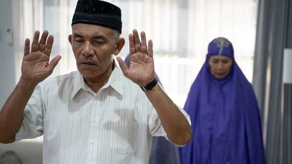 6 Pedoman Sholat Berjamaah di Rumah Sesuai Sunah, Termasuk Pengaturan Safnya yang Benar 10