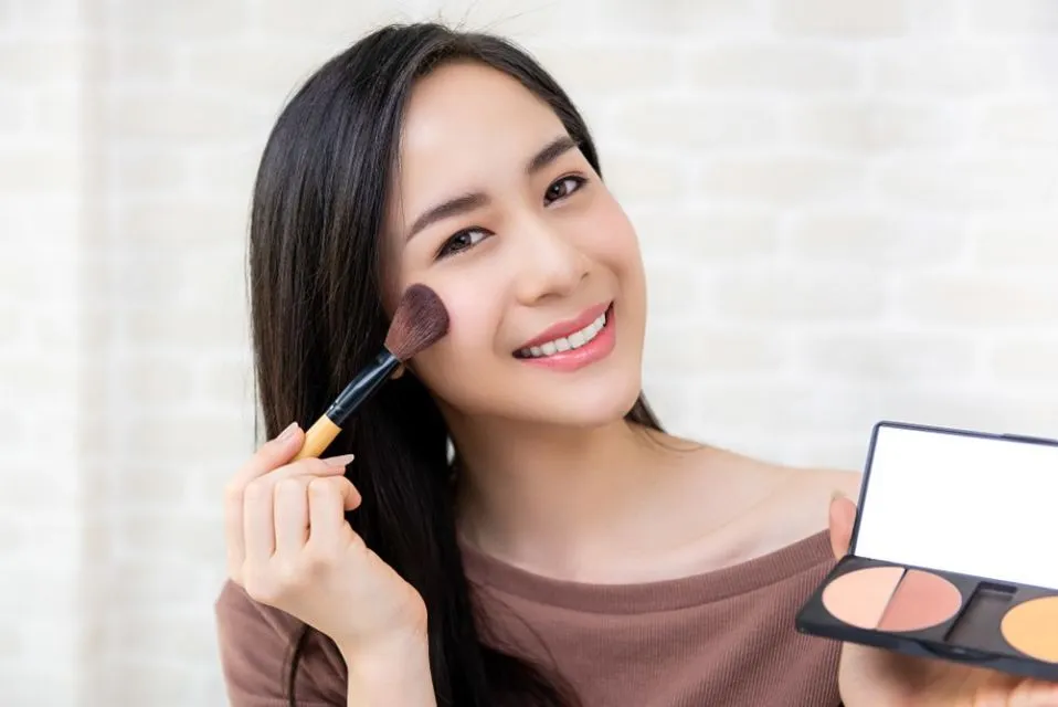 4 Tujuan Cewek Berdandan Selain Jadi Cantik. Buat Cowok, Tolong Pahami Lagi! 5