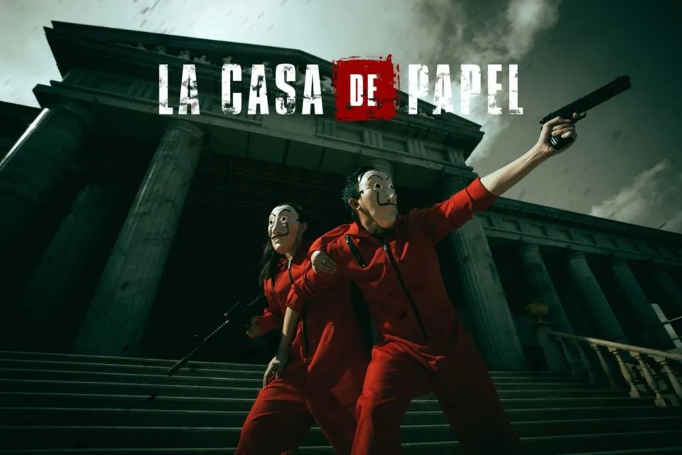 14 Potret Pre-wedding Unik dengan Tema Serial 'Money Heist'. Keren Total, Mirip Adegan Aslinya! 16