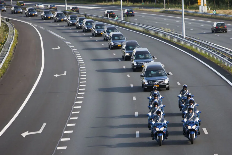 5 Kendaraan Prioritas yang Harus Didahulukan Menurut Undang-Undang. Konvoi Klub Motor Termasuk Nggak? 8