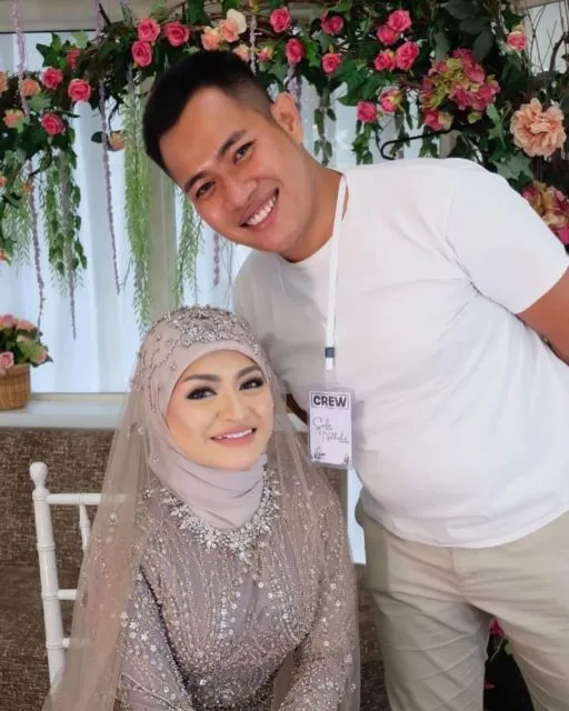 10 Detail Pernikahan Sule-Nathalie Holscher. Meriah bak di Taman Bunga dengan Mahar Rp200 Juta! 11