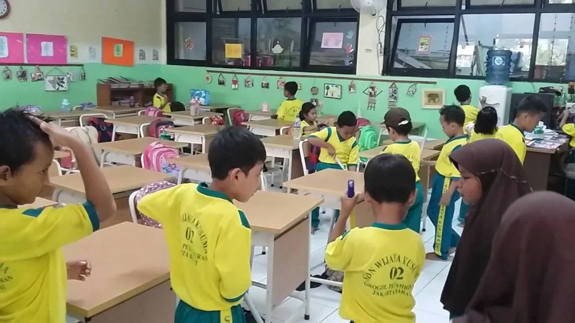 Tingkat Kerajinan Anak SD Ketika Dapat Jatah Piket. Kamu Dulu Termasuk yang Mana nih? 6