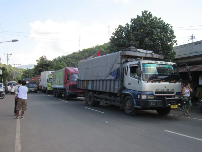 5 Alasan Sopir Truk Jarak Jauh Layak Disebut sebagai Manusia Paling Sabar di Muka Bumi! 7