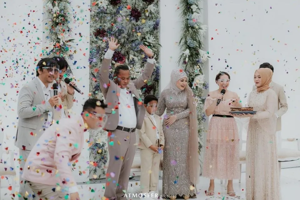 10 Detail Pernikahan Sule-Nathalie Holscher. Meriah bak di Taman Bunga dengan Mahar Rp200 Juta! 20