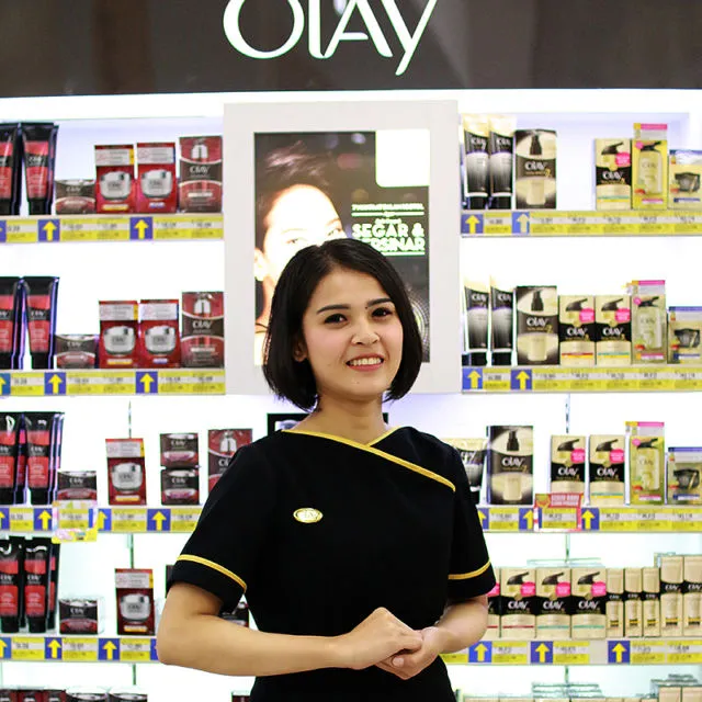 Ciri Khas 10 SPG Kosmetik di Indonesia. Kamu Paling Hafal yang Mana Nih? 15