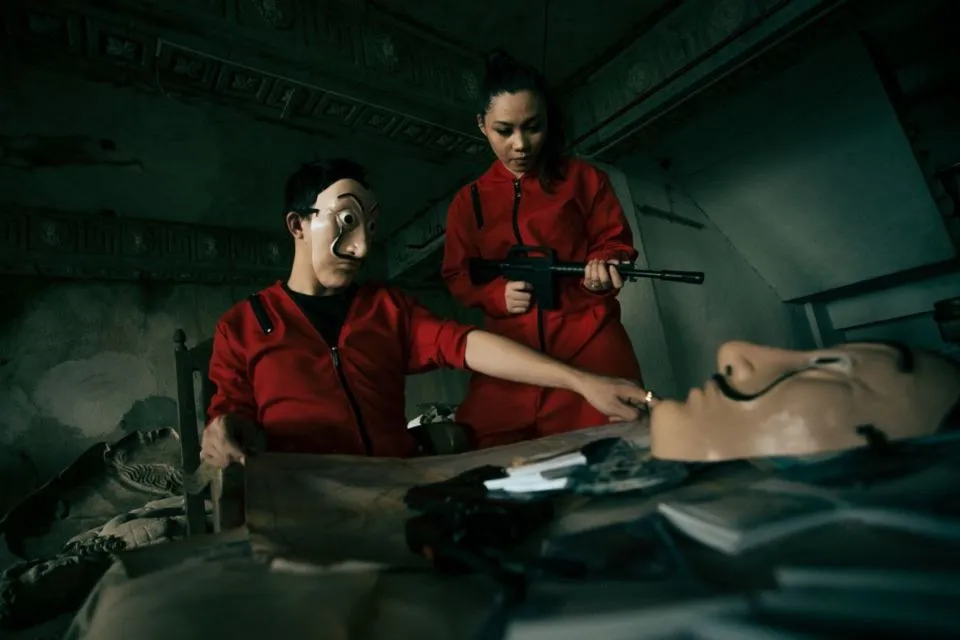 14 Potret Pre-wedding Unik dengan Tema Serial 'Money Heist'. Keren Total, Mirip Adegan Aslinya! 26