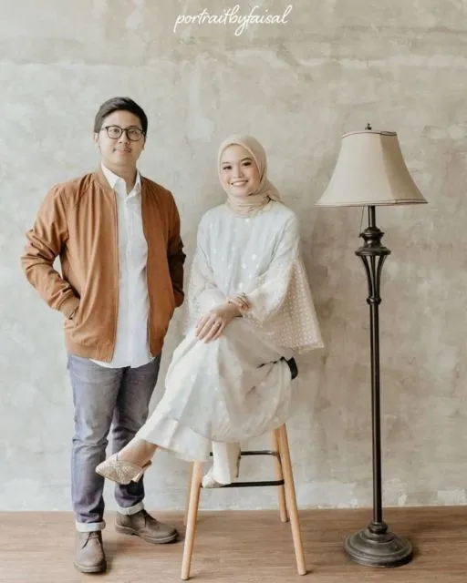 12 Ide Foto Pre-wedding Berlatar Concrete Wall ala Industrial. Kece! 16