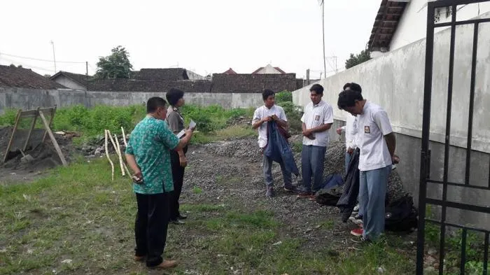 5 Jenis Hukuman yang Biasa Diberikan Guru kepada Muridnya di Zamannya. Selalu Kocak untuk Dikenang! 8