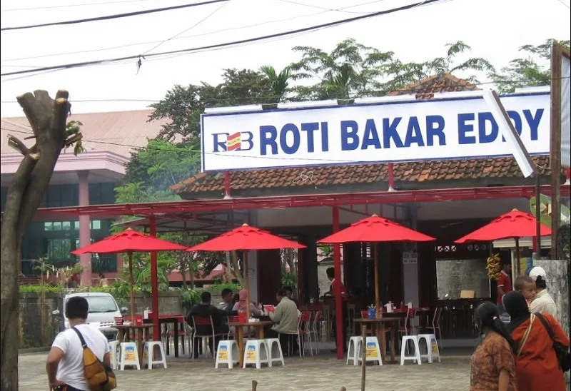 Sst, 5 Restoran Terkenal ini Berawal dari Warung Kaki Lima lo. Berkat Cita Rasa Lezat, Sukses Melegenda! 6