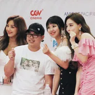 Hal-hal yang Bakal Kamu Rasakan Kalau Pacaran sama Cowok yang Suka K-Pop. Kadang Bikin Cemburu!
