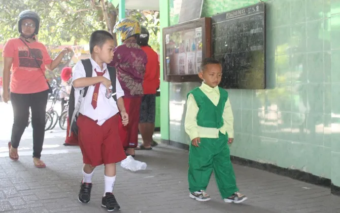 Salah Seragam Adalah Kekeliruan yang Lumrah bagi Anak Sekolah. Semua Pasti Pernah Mengalami 6