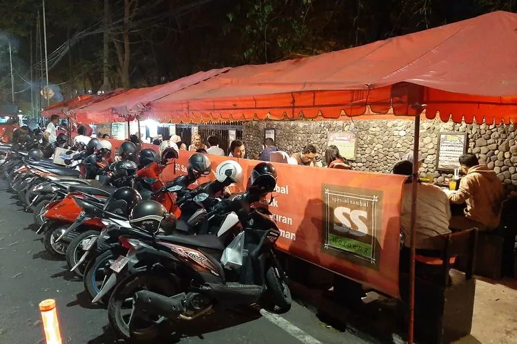 Sst, 5 Restoran Terkenal ini Berawal dari Warung Kaki Lima lo. Berkat Cita Rasa Lezat, Sukses Melegenda! 7