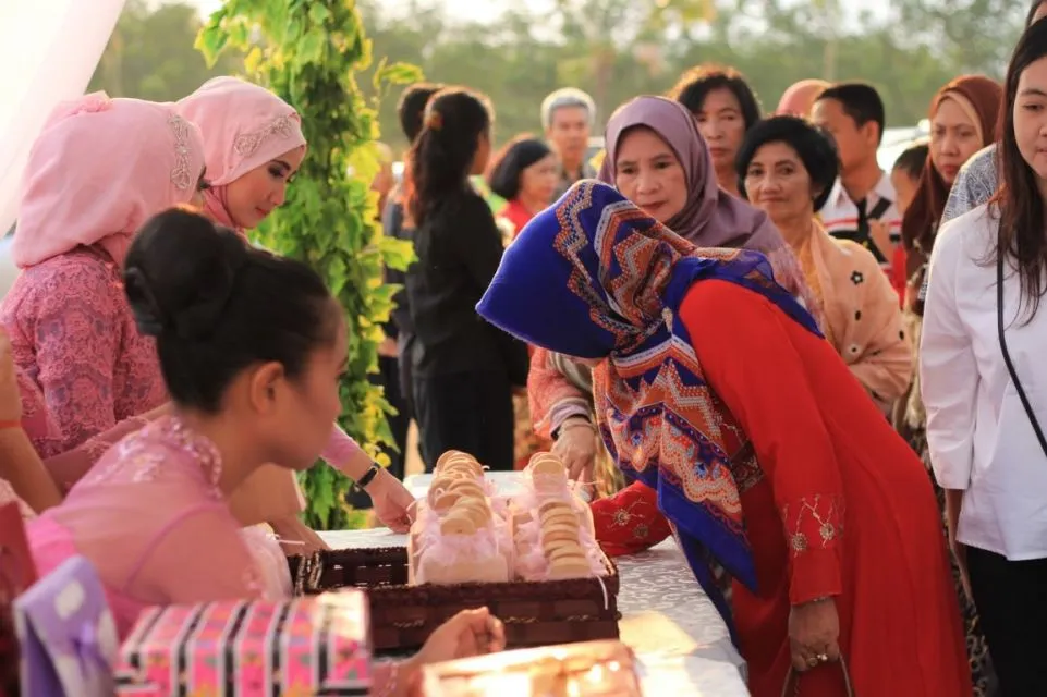 6 Kebiasaan Acara Nikahan yang Harusnya Dikurangi bahkan Dihentikan 8