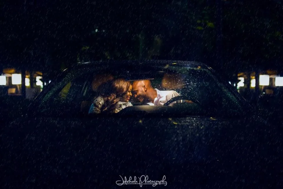7 Ide Pose Pre-wedding di Bawah Derai Hujan. Duh, Romantisnya Sungguh Nggak Ketulungan~ 14