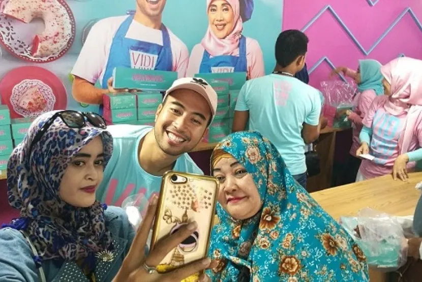Meskipun Bukan Koki, 9 Artis Cowok ini Ternyata Jago Masak, lo! 18