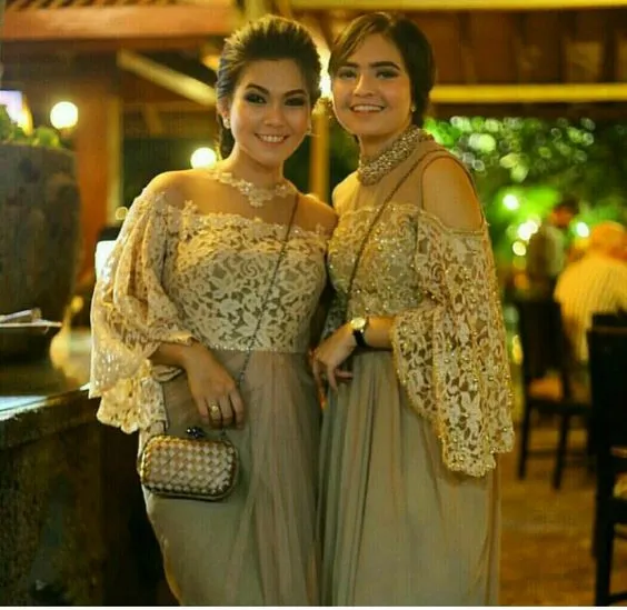 8 Model Kebaya yang Cocok Dipakai Buat Acara Malam Hari. Pilihan Warnanya Elegan! 12