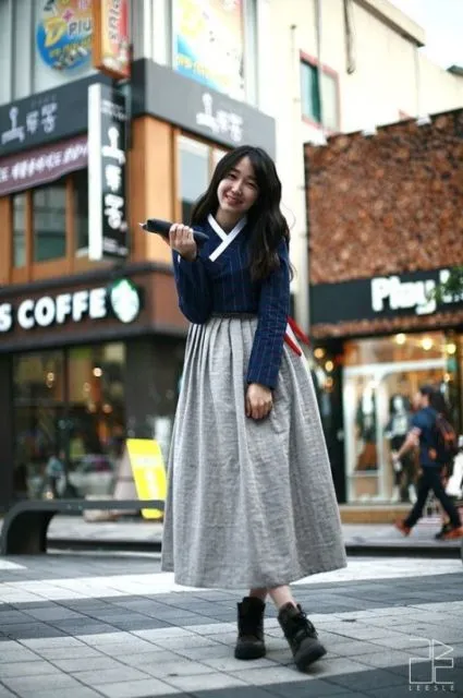 9 Potret Hanbok Modern Ala Korea; Cantik Buat Kondangan atau Acara Resmi Lainnya! 11