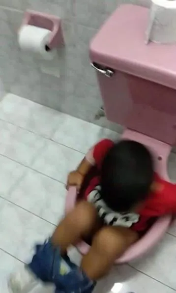 Susah untuk Nggak Ketawa Melihat 11 Kesialan Kocak Bocah ini. Semoga Nggak Dosa, ya! :( 18
