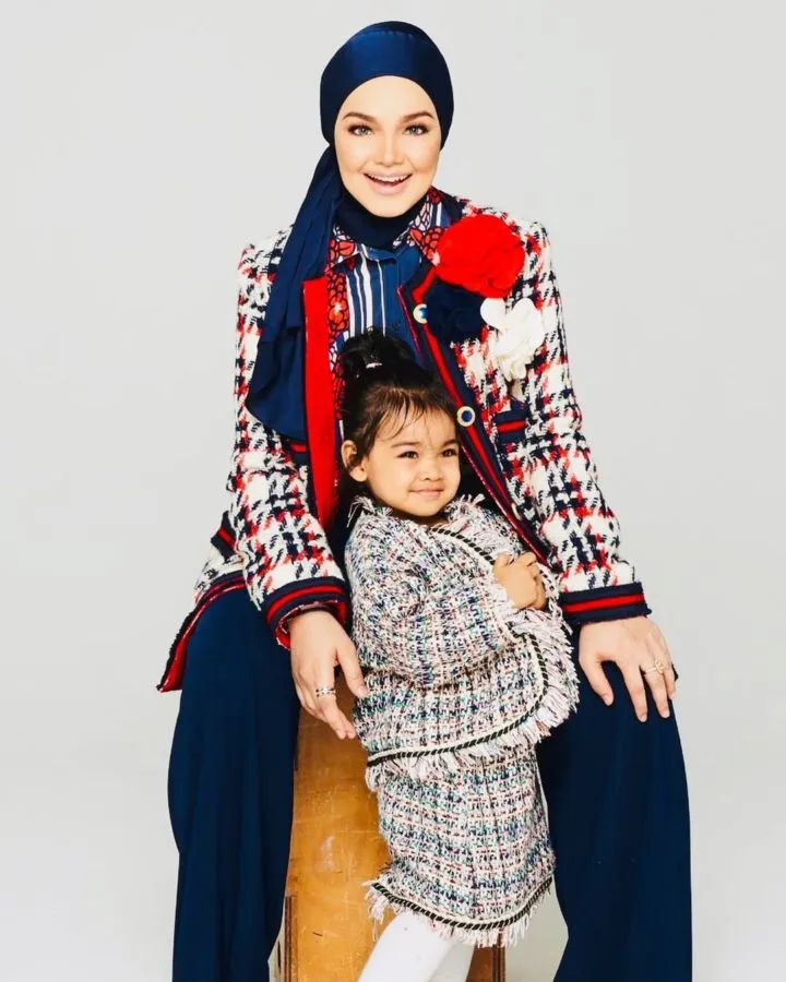 Sebentar Lagi Berusia 42 Tahun, Siti Nurhaliza Umumkan Kehamilan yang Kedua. Selamat! 4