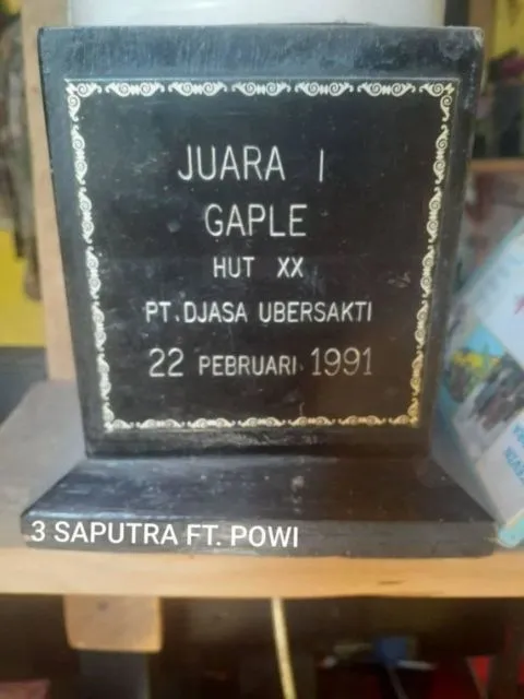 11 Piala Kocak dari Lomba yang Sebenarnya Nggak Penting-Penting Amat. Juara Nggak Bikin Bangga 12