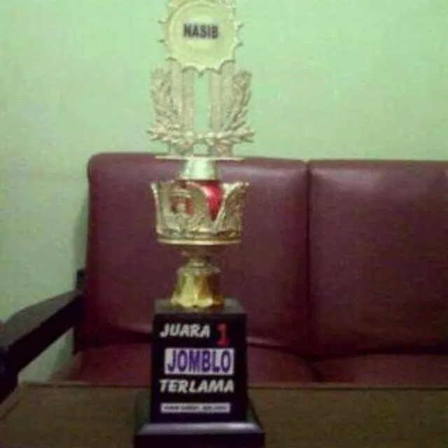 11 Piala Kocak dari Lomba yang Sebenarnya Nggak Penting-Penting Amat. Juara Nggak Bikin Bangga 13