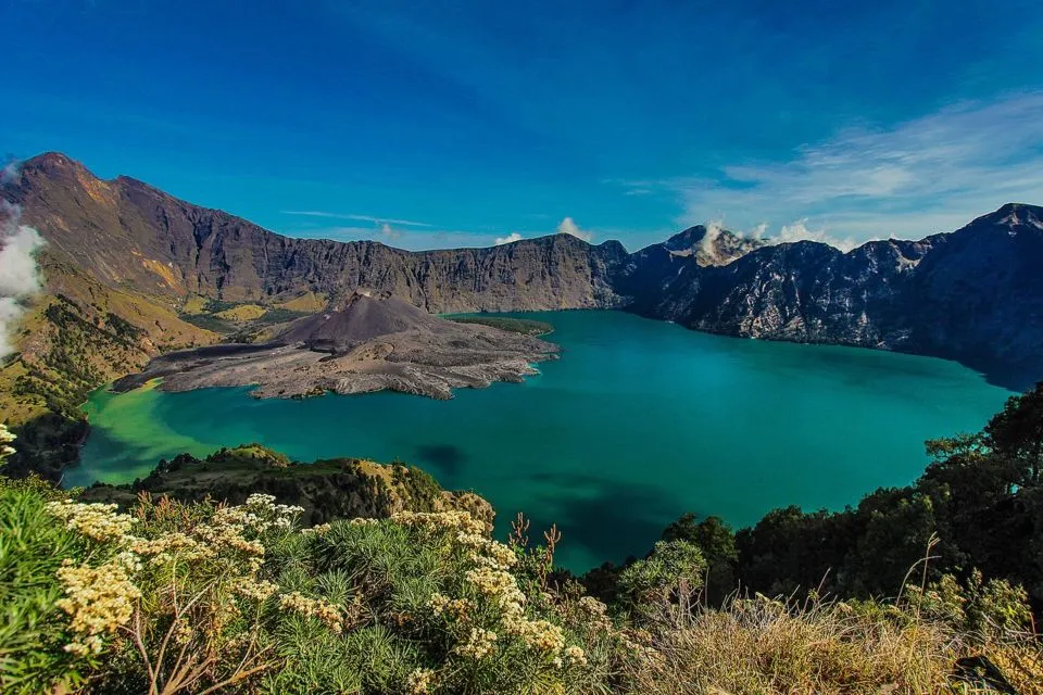 5 Rekomendasi Wisata di Nusa Tenggara Barat. Seru dan Dijamin Nggak Bikin Bosan! 2