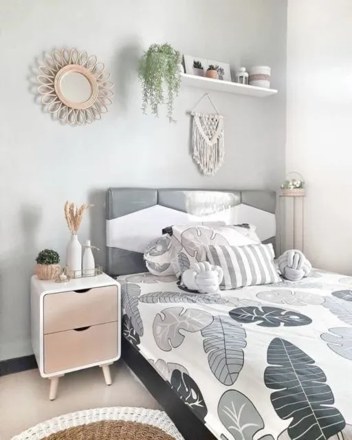 7 Dekorasi Dinding Kamar Tidur yang Nggak Perlu Bikin Baru. Seringnya Pakai DIY Susah Ditiru 10