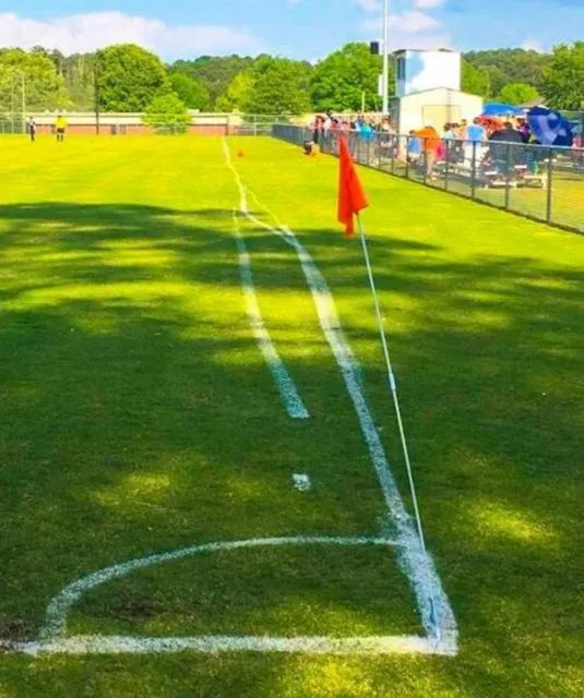 11 Lapangan Bola Aneh yang Ada di Dunia. Messi dan Ronaldo Main di Sini Belum Tentu Jago! 16