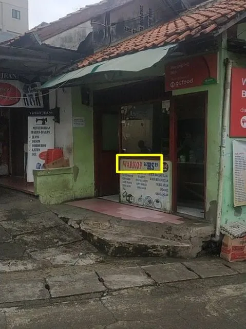 11 Potret Kocak Nama Warung yang Terinspirasi dari Judul Film. Biar Mudah Diingat Kali, ya? 16