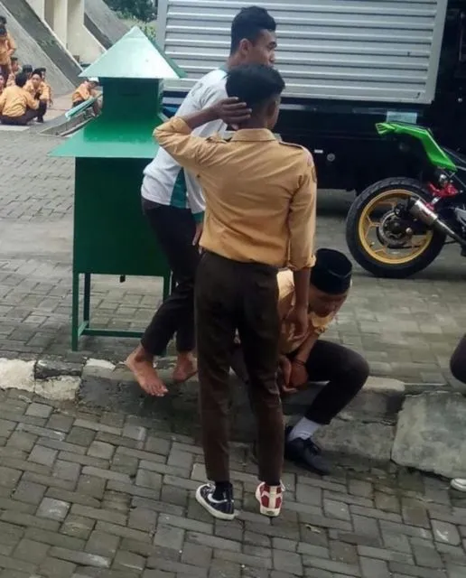 11 Keapesan Orang Saat Mengenakan Alas Kaki. Ada yang Pernah Mengalami Kejadian ini? 19