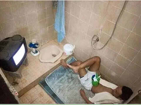 Penasaran Kenapa Cowok Kadang Betah Banget di Kamar Mandi? Ternyata ini Kegiatan Rahasia Mereka 12