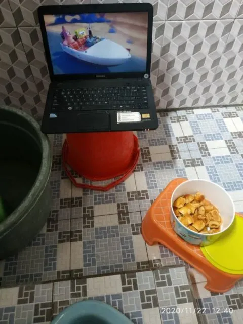 Penasaran Kenapa Cowok Kadang Betah Banget di Kamar Mandi? Ternyata ini Kegiatan Rahasia Mereka 15