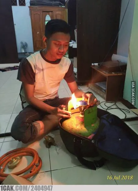 11 Potret Nyeleneh Pemanfaatan Tabung Gas Elpiji. Bercandaannya Serem Banget sih? :( 21