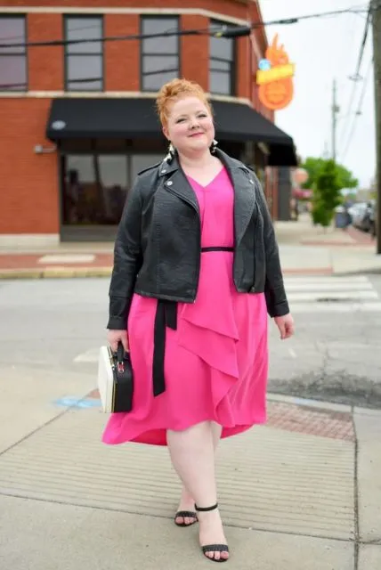 Liz, Fashion Blogger Bertubuh Curvy yang Percaya Diri dengan Aneka Dress Berwarna. Layak Ditiru! 16