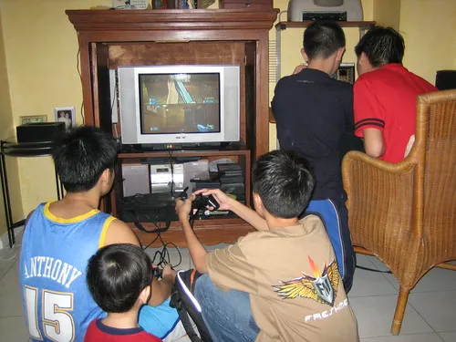 Nostalgia TV Tabung yang Kini Sudah Punah. Siapa yang Dulu Suka Ganti Channel Pakai Kaki? 7