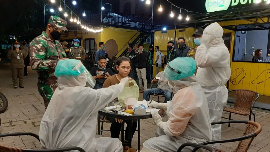 Tahun Depan Corona Pergi dari Indonesia? Kayak Mimpi deh, Orang-orangnya Aja Masih Begini :( 8