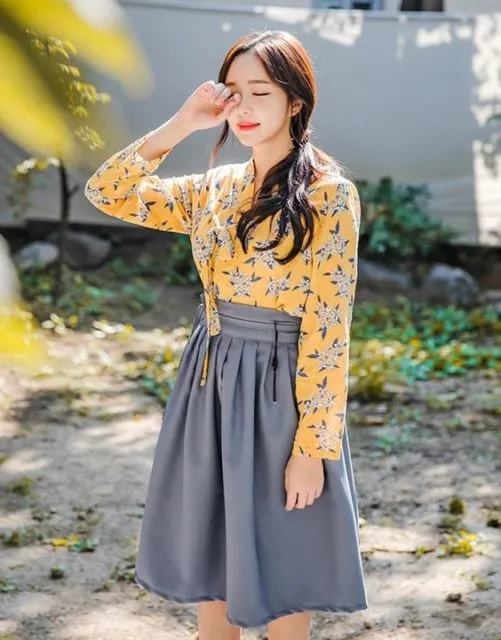 9 Potret Hanbok Modern Ala Korea; Cantik Buat Kondangan atau Acara Resmi Lainnya! 10