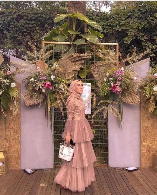 Mewah tapi Simpel, Ini 8 Kebaya Bernuansa Emas Buat Hijabers Demi Menyambut 2021! 13