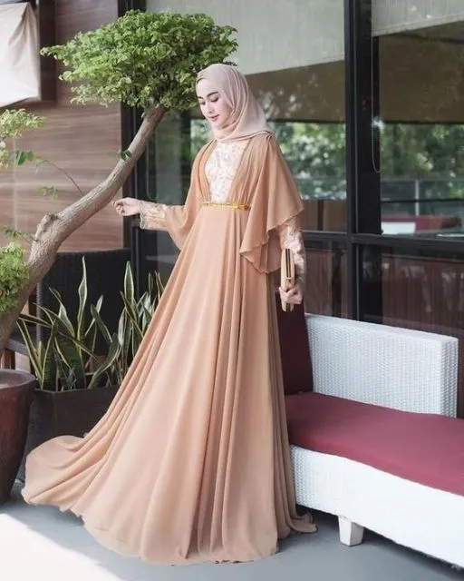 Mewah tapi Simpel, Ini 8 Kebaya Bernuansa Emas Buat Hijabers Demi Menyambut 2021! 11