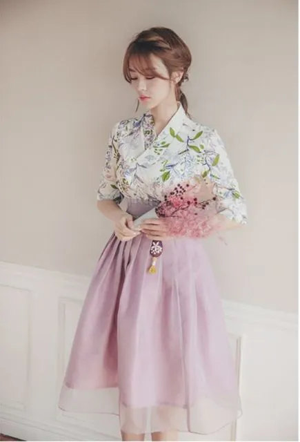 9 Potret Hanbok Modern Ala Korea; Cantik Buat Kondangan atau Acara Resmi Lainnya! 9