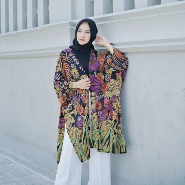 9 Kombinasi Sempurna Celana Kulot dan Atasan Batik; Santun, Berkelas dan Cantik! 10