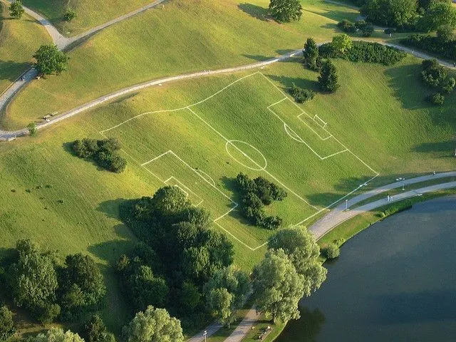 11 Lapangan Bola Aneh yang Ada di Dunia. Messi dan Ronaldo Main di Sini Belum Tentu Jago! 15