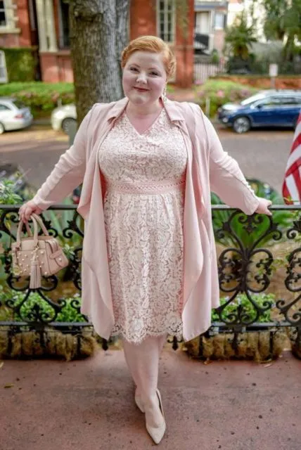 Liz, Fashion Blogger Bertubuh Curvy yang Percaya Diri dengan Aneka Dress Berwarna. Layak Ditiru! 18