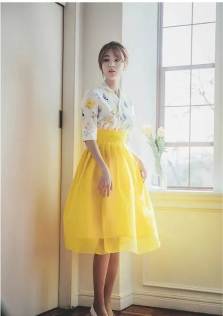 9 Potret Hanbok Modern Ala Korea; Cantik Buat Kondangan atau Acara Resmi Lainnya! 14