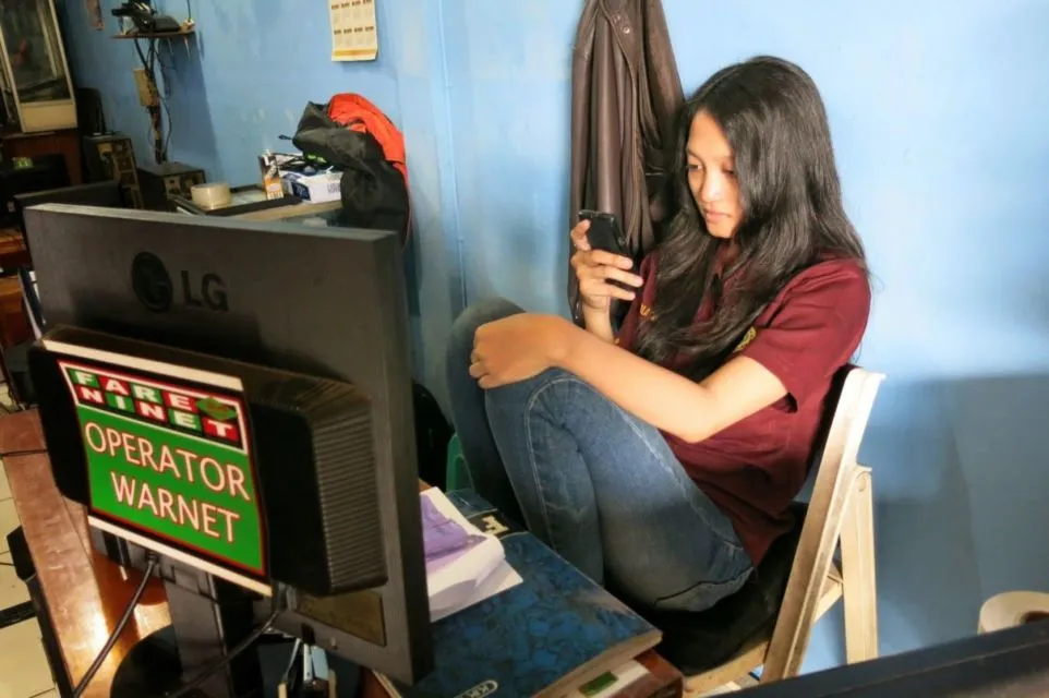 5 Hal Konyol dan Ngeselin yang Dirasakan Anak Warnet Generasi Awal. Pernah Gini juga Nggak? 8