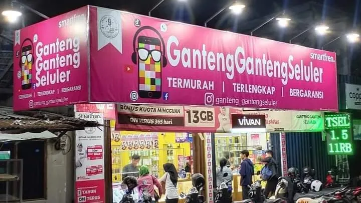 11 Potret Kocak Nama Warung yang Terinspirasi dari Judul Film. Biar Mudah Diingat Kali, ya? 18