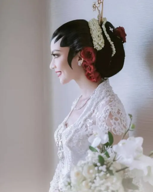10 Detail Pernikahan Karina Nadila-Rangga Prihartanto. Kental Adat Jawa dan Tetap Super Elegan! 14